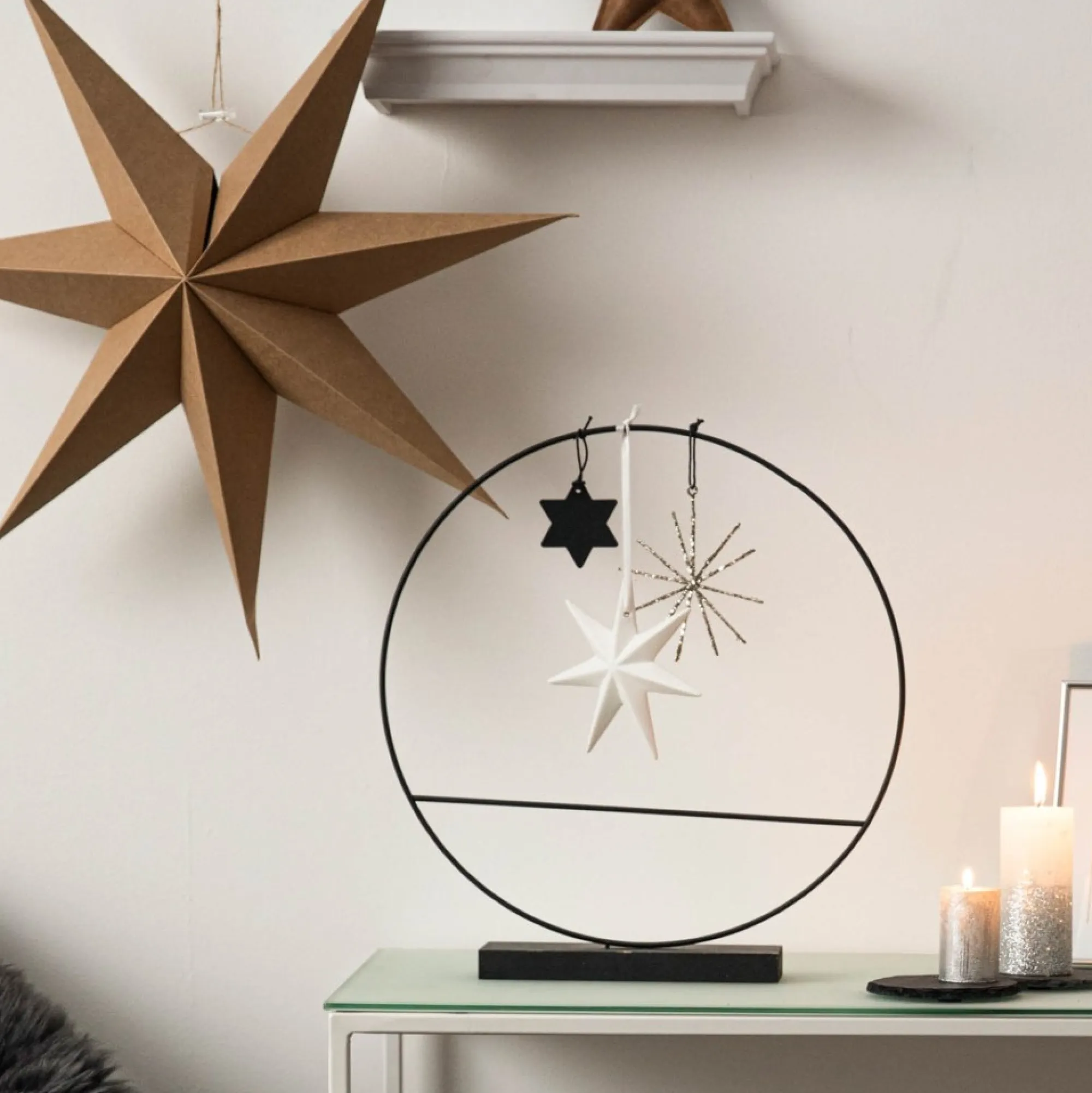 Best Anneau Metallique Décoratif Sur Support Idées De Cadeaux