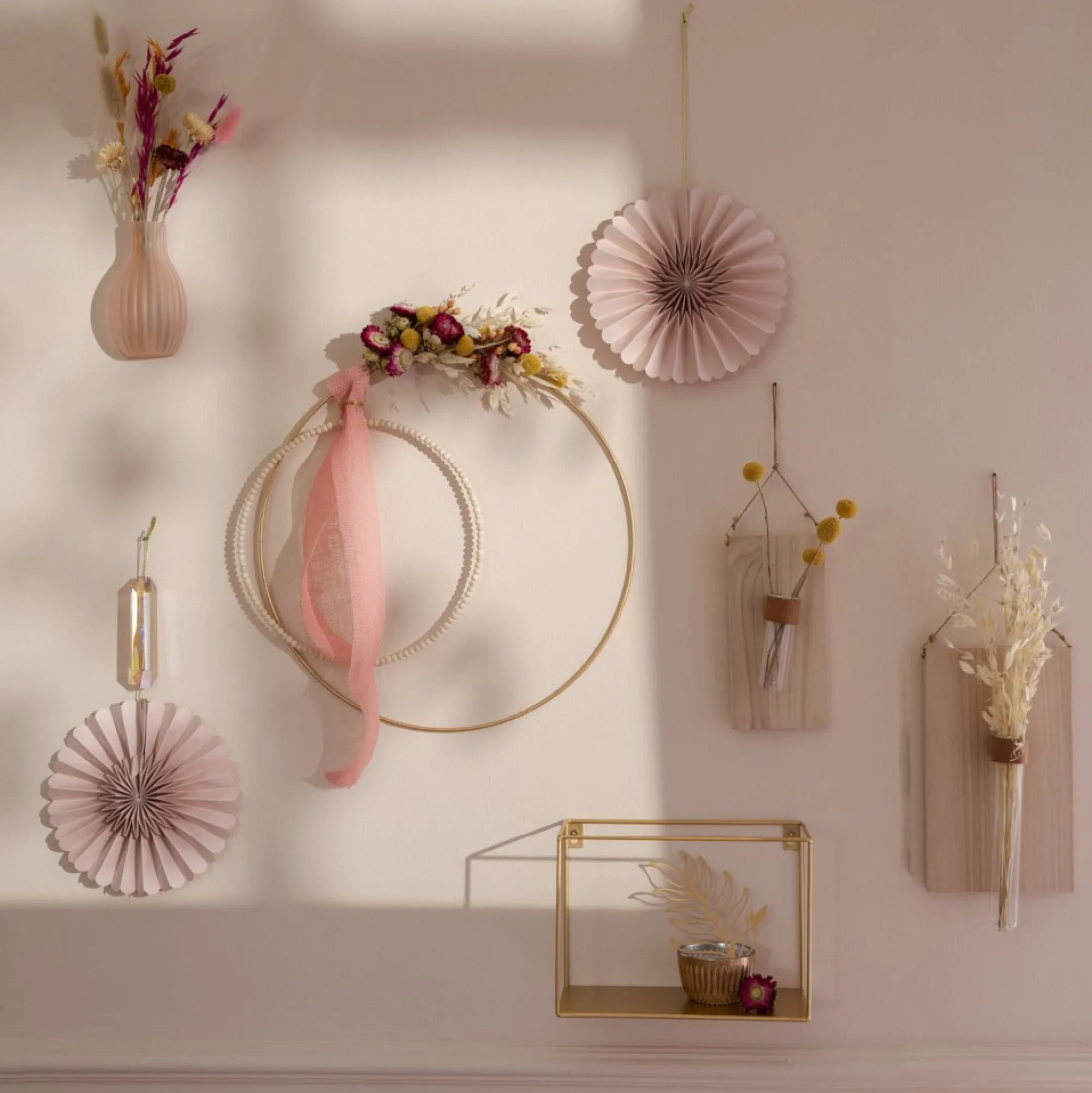 New Vase Mural Reagenz Vases